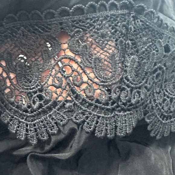 Love Tree Black Sleeveless Romper V-Neck - Picture 3 of 12